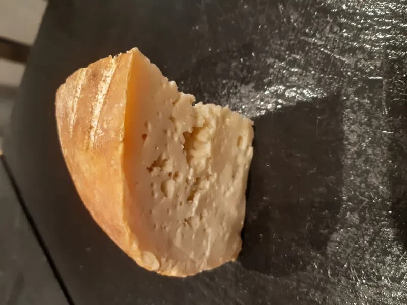 Chèvre tomme affinée à la coupe