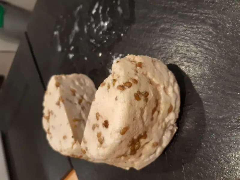 Chèvre tomme au fenugrec à la coupe