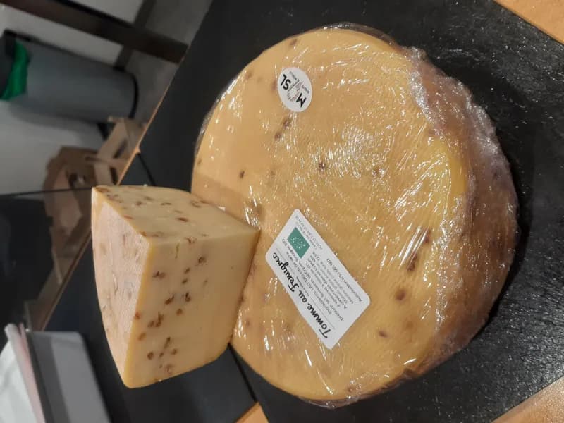 Tomme BIO de vache au fenugrec à la coupe