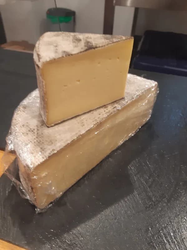 Tomme BIO nature au lait cru de vache à la coupe